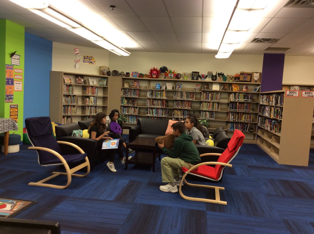 flowerlibrary1's tweet photo. When people ask me if middle school students actually come to the 📚library outside of class...
My answer? Yup. 😜👍
#awesomelibrary @CharlesChargers @EPISDLibraries https://t.co/yWsHMLfiAB