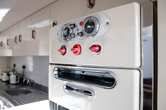 SourceAntiques's tweet photo. How beautiful is this original 1950's cooker restored by Source to perfectly compliment the cream and red #english rose kitchen for our client.
Attention to detail is our thing. 
#source #sourceantiques #englishrosekitchen #vintagekitchen #attentiontodet… https://t.co/qTqeNIJWwF https://t.co/Eb2DfWffl7