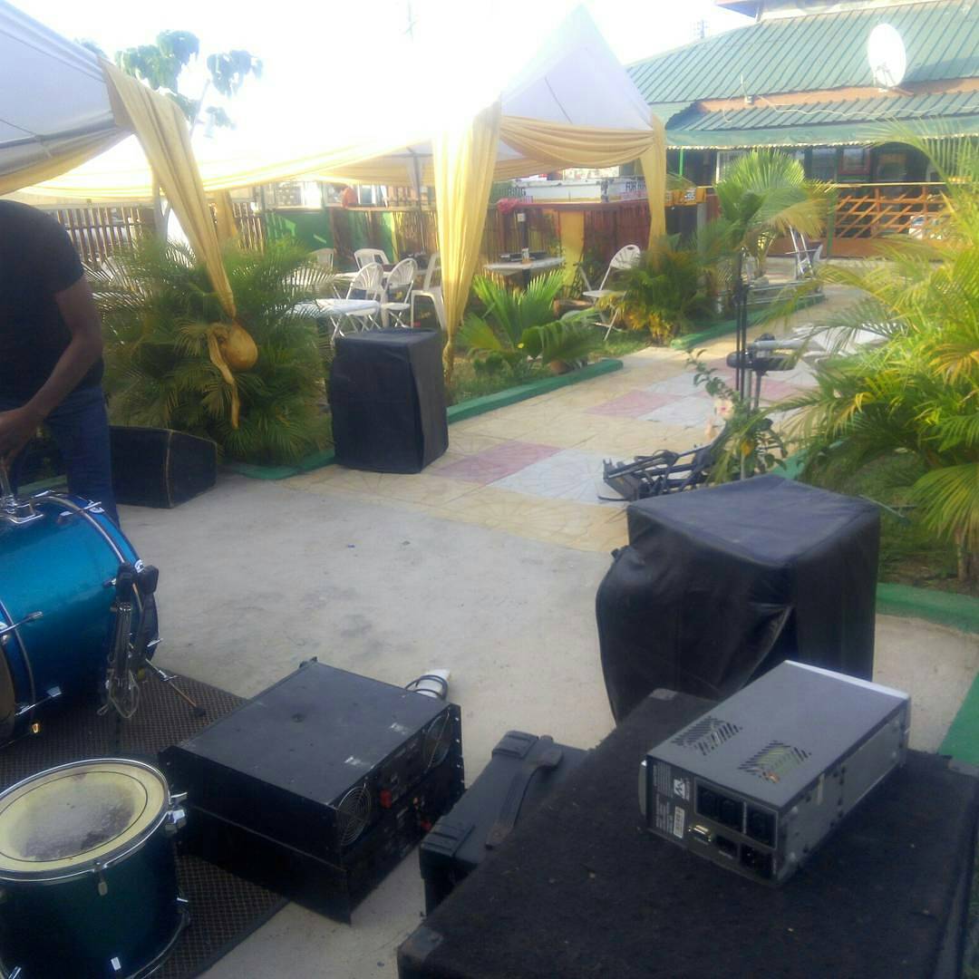 davidoscardogbe's tweet photo. #TouchDown
#KOFCITY
#SetUpOngoing
#HavilahRestaurant
#ReggaeSpotAndComedyNIGHT
#MondayNightREGGAE
#8pmSharp
#DontMissOut
#DONatives https://t.co/jjSLfQ9x3g