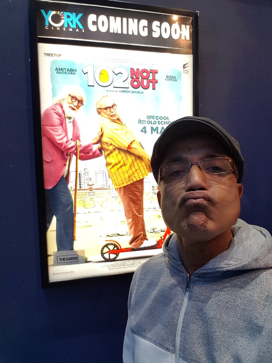 twittdaddy25's tweet photo. @pamelaarora @SrBachchan @juniorbachchan @abhisthebest @sureshjumani #102NotOut #Poutofthedecade #DiehardABfanToronto #ABEFTEAM #ABEFCANADA #AmitabhBachchan #Giftedartist #Mahanayak #Shahensha #Superstar #BADUMBAAA #4DaysTo102NotOut #Comingsoon #May04th #Yorkcinema #Albioncinema WATCH THIS MOVIE ONLY IN THEATRE WITH FAMILY #Indiancommunity https://t.co/VOn12TFX78