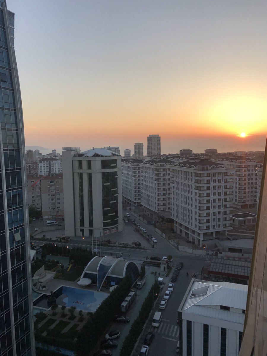 JHTCTweet's tweet photo. Beautiful sunset this evening in Istanbul https://t.co/6m4f5FpCzC