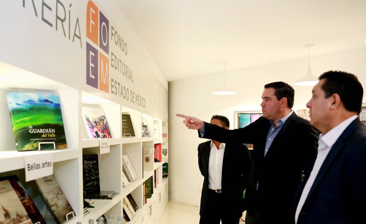 alexfedezcam's tweet photo. En el Museo Torres Bicentenario de #Toluca visité la Librería del @ceapefoem donde están a la venta cerca de 500 títulos de diferentes géneros literarios. https://t.co/X9WyK8vEKo