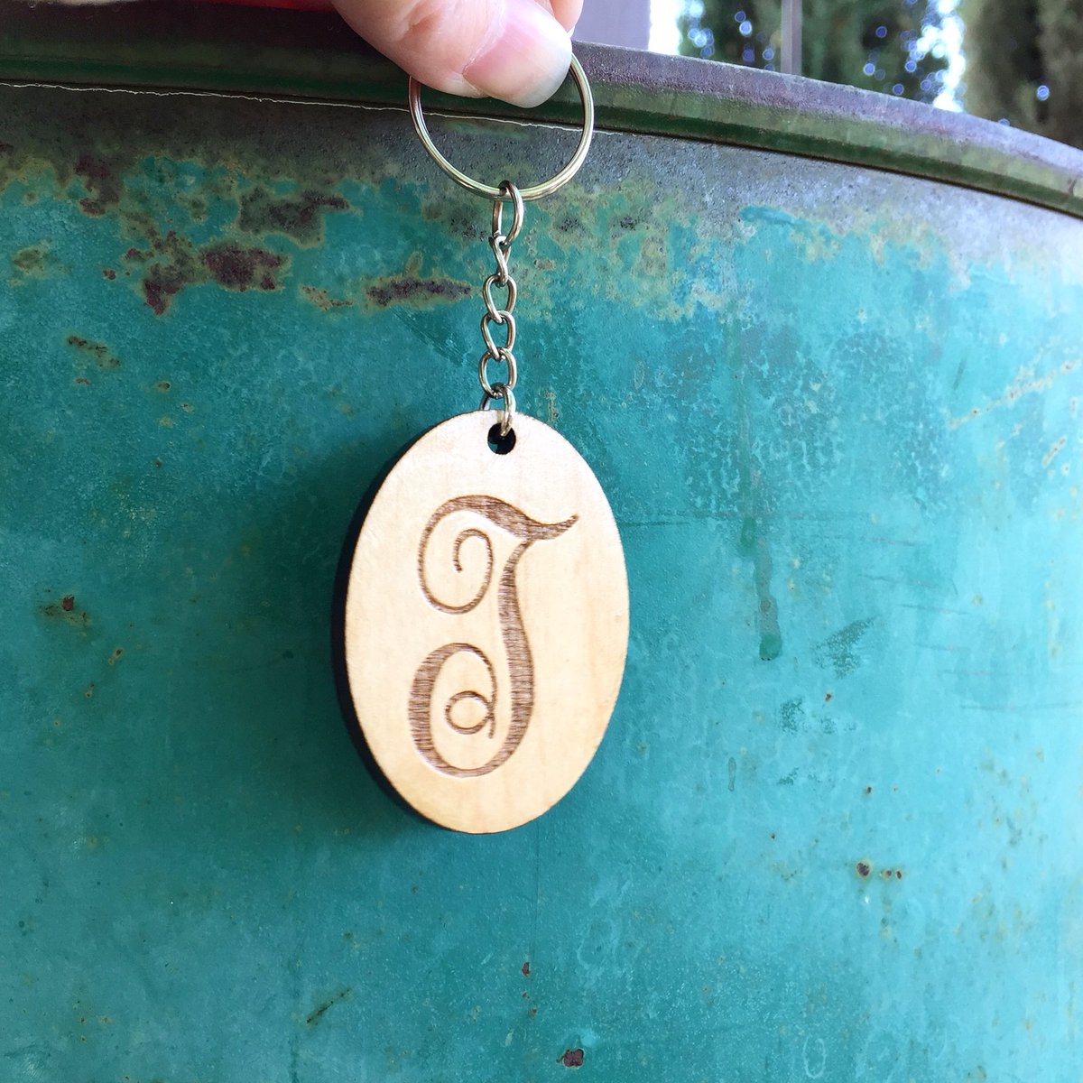 tiffzippy's tweet image. I just love this color of this old rusted barrel from yesterday’s photo shoot. #tiffzippy #monogramkeychain #giftideas #bridesmaidgift