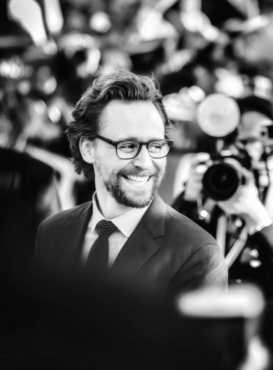 What's your favourite photo of #TomHiddleston from the #InfinityWar Press Tour? Mine's this one. The candid shots are always the best. 😍 #SmileMonday