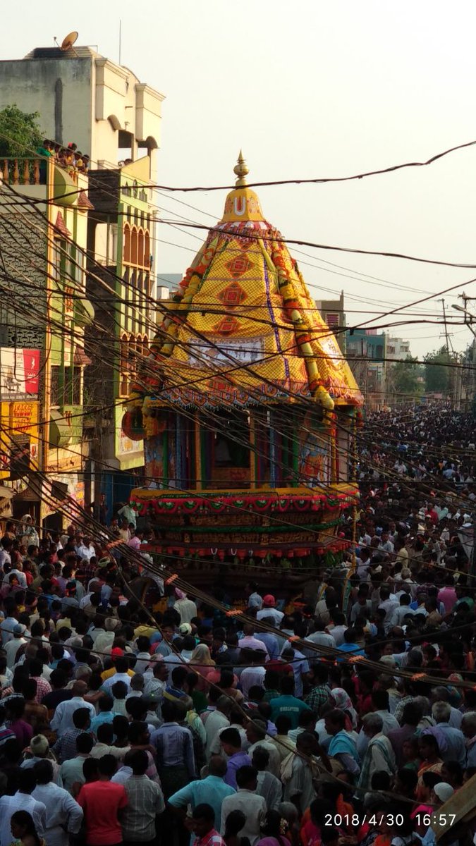 DrakshayaniJSP's tweet photo. ఈరోజు పొన్నూరులో సాక్షి బావన్నారాయణ స్వామి తిరునాళ్ళ సందర్భంగా విచ్చేయు భక్తుల��ు జనసేన పార్టీ మరియు జనసేన వీరమహిళ విభాగం తరపున ఏర్పాటు చేసిన మజ్జిగ&amp; చల్లని మంచి నీరు పంపిణీ కార్యక్రమం విజయవంతంగా జరిగింది..... https://t.co/9F7m5KCcM8