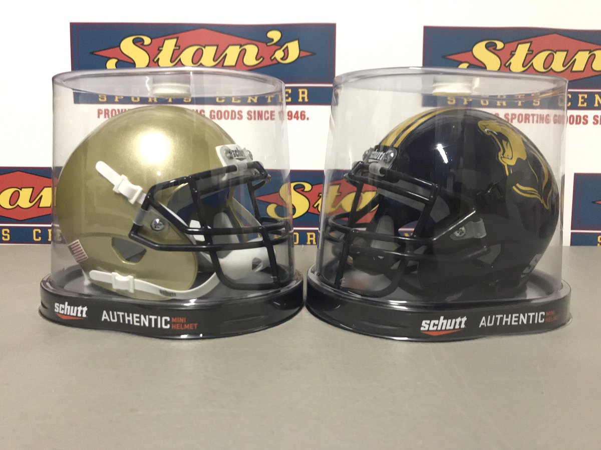 Schutt_Pugliese's tweet photo. 🏈Reach out to @Stans_Hoboken to have @schuttsports re-create YOUR teams helmets today! We can customize to any helmet!  #kingsofcustom 👍🏽😎#schuttup https://t.co/s4LGNyaZ8d