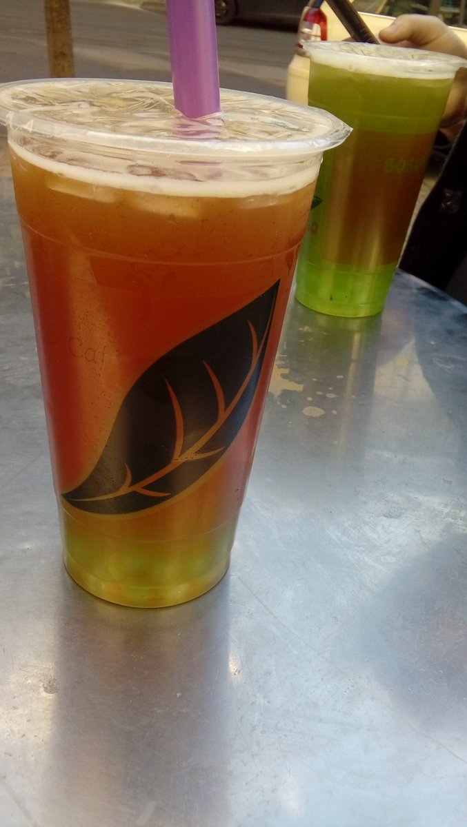 nubiasinnet's tweet photo. Die Twitter App wollte heute den ganzen Tag nicht funktionieren, erst nach Neuinstallation. Deswegen erst jetzt das Bild vom Bubble Tea heute bei #BoBoQ am Alexanderplatz! Passend mit dreckigem Tisch 👍 https://t.co/n2Fi55vjo5