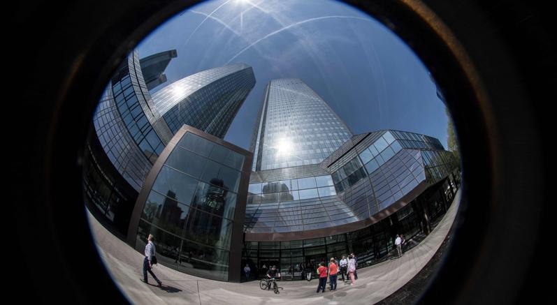 sole24ore's tweet photo. «Tutti possono fare da banca»: pronto a partire il credito via blockchain https://t.co/Vp60MekAjo https://t.co/LGempeB9DU