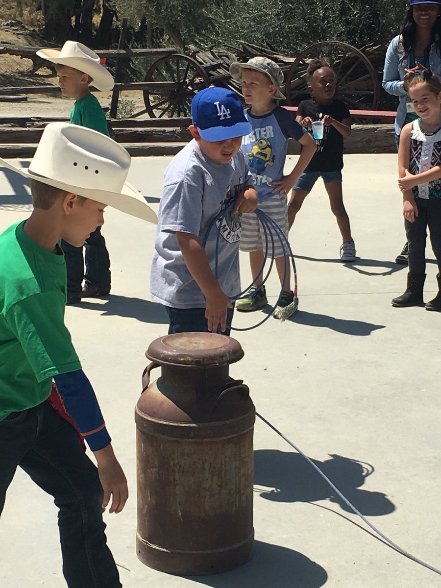 KinderBiola's tweet photo. TK went to learn about life on the ranch!#romogrows#cguerrettaz https://t.co/GqmAJDmjRC