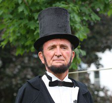 BrahmTheBeaver's tweet photo. Join us for Living History Day this Sunday and MEET ABRAHAM LINCOLN (impersonator Jack Baylis) as well as many other demonstrations and displays, all in the beautiful gardens of the Ten Broeck Mansion! Find out more at https://t.co/qAdT8ZNNSM https://t.co/Gt9NAMUCF0