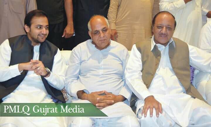 gujrat_hussain's tweet photo. Deputy PrimeMinister of Pakistan Ch Pervaiz Ellahi،Ex Federal Minister Choudhry Wajahat Hussain
&Choudhry Hussain Ellahi.
🍁🍁🍁🍁🍁🍁🍁🍁🍁🍁🍁🍁
#PMLQPakistan https://t.co/3rTOog03r5