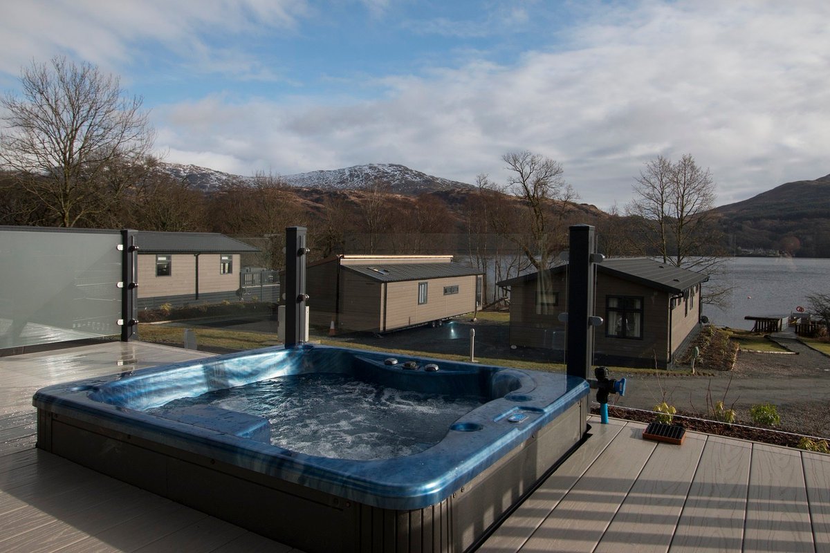 ArgyllHolidays's tweet photo. We're giving away a short break in our BRAND NEW Lomond Retreat Lodge at Loch Lomond - plus robes, slippers and bubbly on arrival🍾💕

RT &amp; Follow to go into the draw👌

View this lodge: https://t.co/FMPxesIOrZ

Winner announced 1 June, T&amp;Cs Apply - Good luck! 🎉

#LoveIsInArgyll https://t.co/BhD6PXhomk
