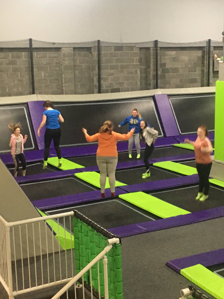 CSGBeActive's tweet photo. Gofal plant lefel 3 yn mwynhau ei sesiwn 5x30 yn parc trampolin limitless #hwylafitrwydd
Childcare level 3 enjoying their 5x30 session at limitless trampoline park #girlsgettingactive #funandfitness https://t.co/yLRwGU4wj3