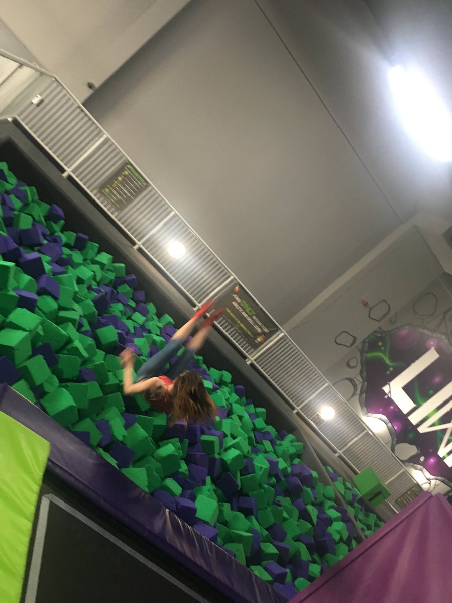CSGBeActive's tweet photo. Gofal plant lefel 3 yn mwynhau ei sesiwn 5x30 yn parc trampolin limitless #hwylafitrwydd
Childcare level 3 enjoying their 5x30 session at limitless trampoline park #girlsgettingactive #funandfitness https://t.co/yLRwGU4wj3