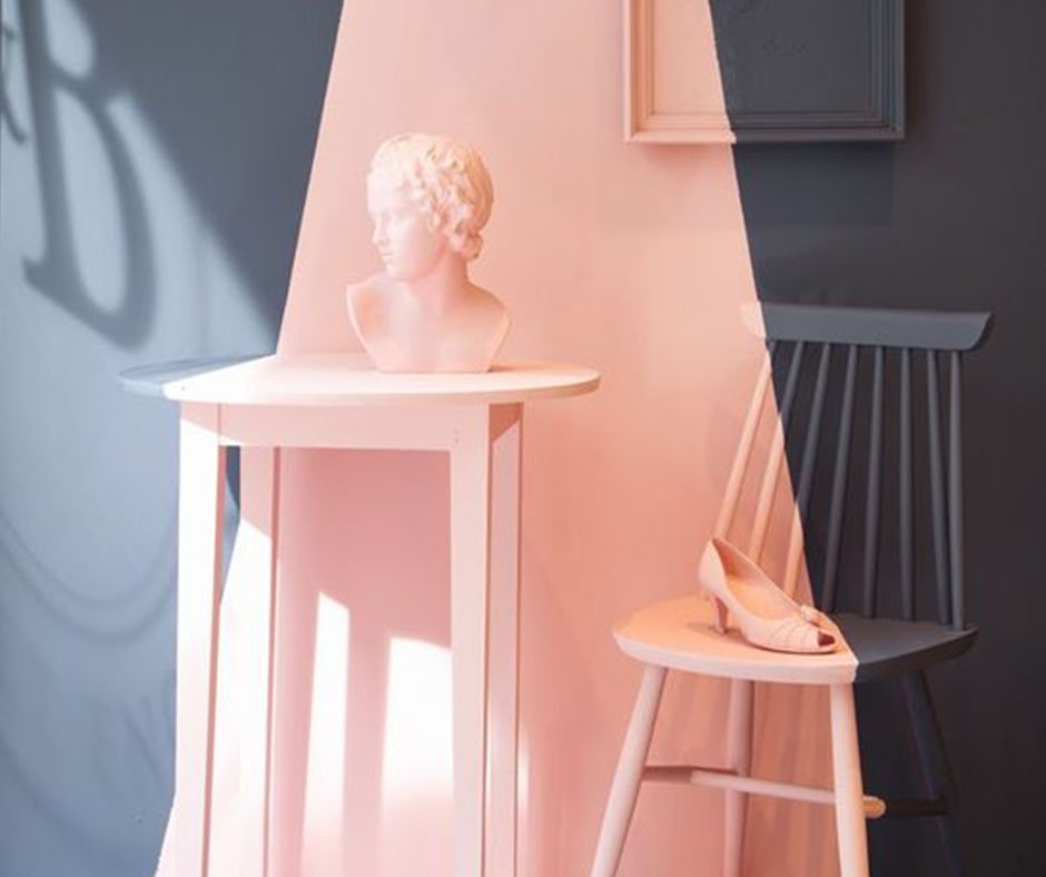 builtnicely's tweet image. This bold mix of monochromatic furniture and stark pink "lighting" is definitely a work of art in itself. #designinspo #colorinspo #monochromatic #pink #color #nicelybuilt