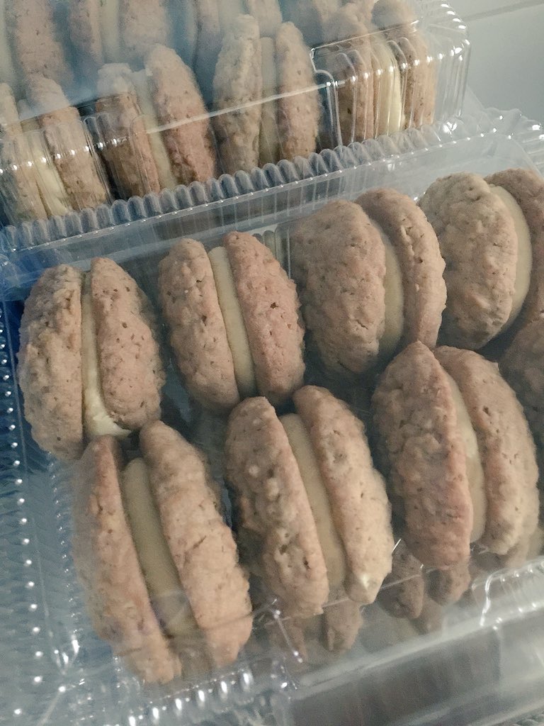 Beceries's tweet image. Rebecca has been experimenting with these Caramel Oatmeal Cookie Sandwich will be making an appearance at our @HantsFarmersMkt stall soon