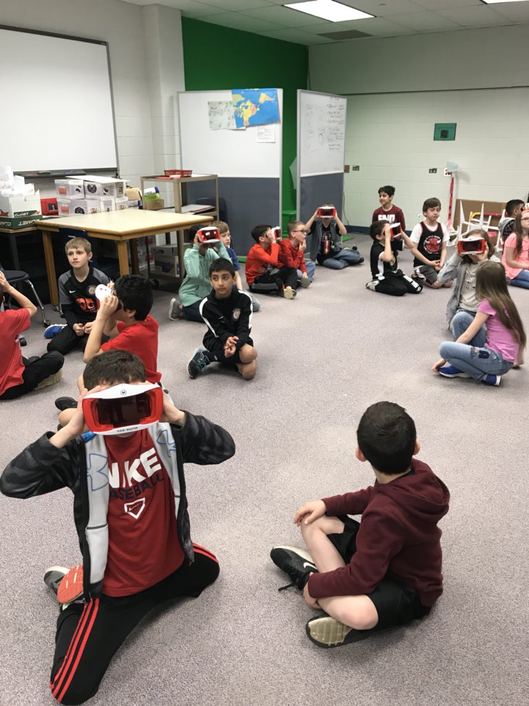 d60MaerckerTech's tweet photo. 3Gregory guiding her students through a virtual tour of a recycling center usng Maercker’s Google Expeditions system! #d60learns #MaerckerCLZ https://t.co/PMjxs6y0m9
