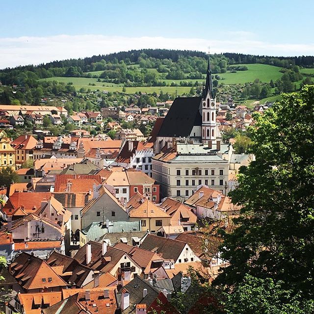 possandruby's tweet photo. Cesky Krumlov town centre from the castle wall #possandruby #travel #explore #adventures #globalexplorer #travelling #traveller #holidays #worldtraveller #igerstravel #travelling #visiting #instatravel #travelbug #wanderlust #travelblog #iamtb #glt #cesk… https://t.co/UEfEQKt7td https://t.co/K4cuRnTHJi