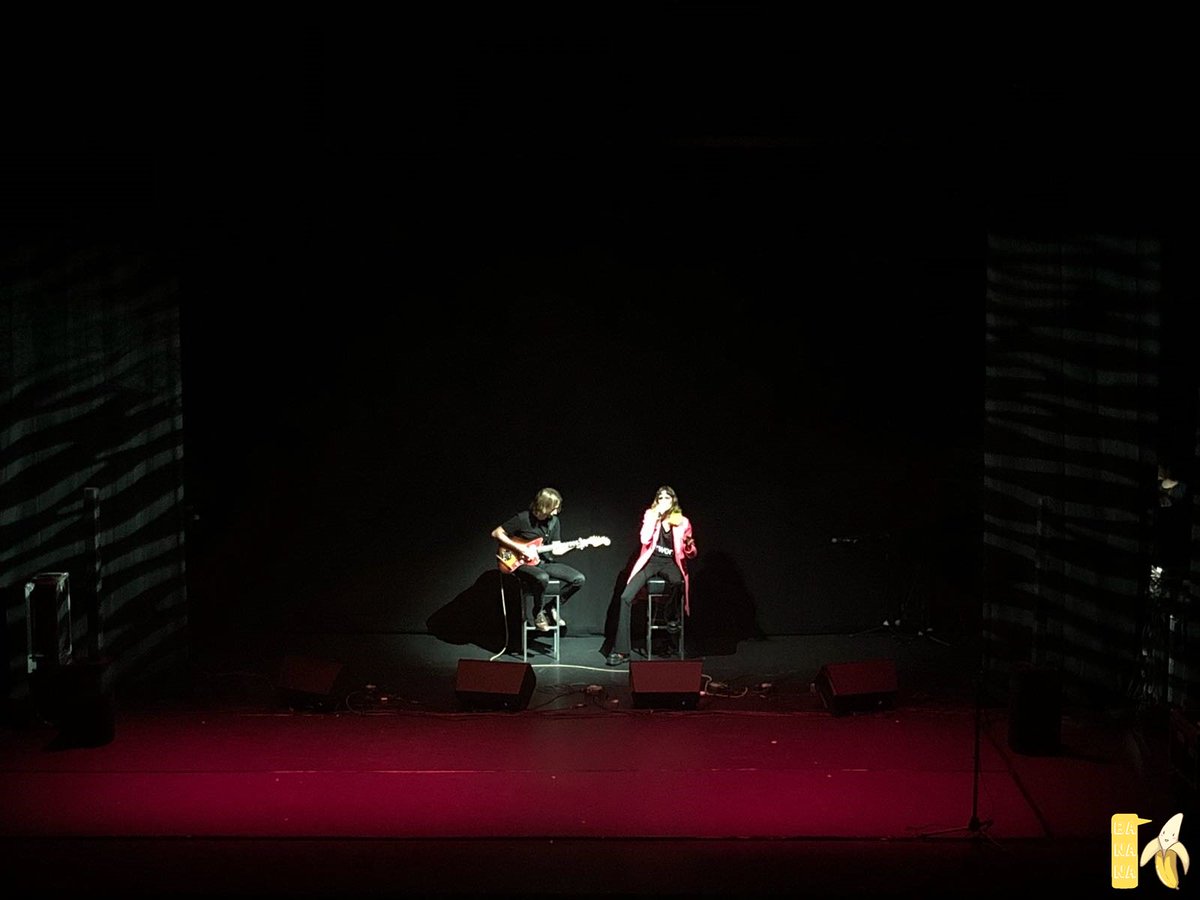 bloglaBANANA's tweet photo. [#THOSAwards2018] La gala de los #THOSAwards se llena de actuaciones y suben al escenario artistas como Floridablanca, Brisa o David de Auryn. #BTS #방탄소년단 está nominado en la categoría de Mejor Fandom. ✨🏆 ¡A por el premio #ARMY! 🏆✨
▶️ https://t.co/TO7kTdR64R https://t.co/vDD4z1PliV