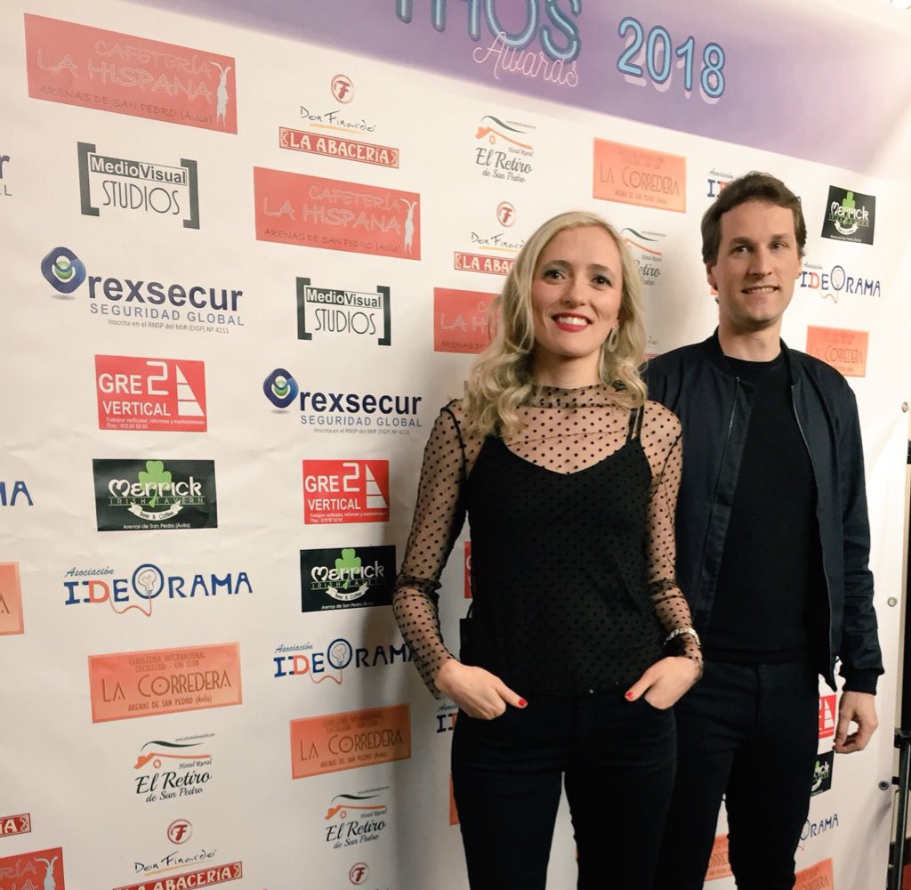 AnabelRelabel's tweet photo. Puente??? Hoy con @ReykoMusic en los #ThosAwards contribuyendo a luchar contra el ciberbullyng https://t.co/NaVHjCkAQF