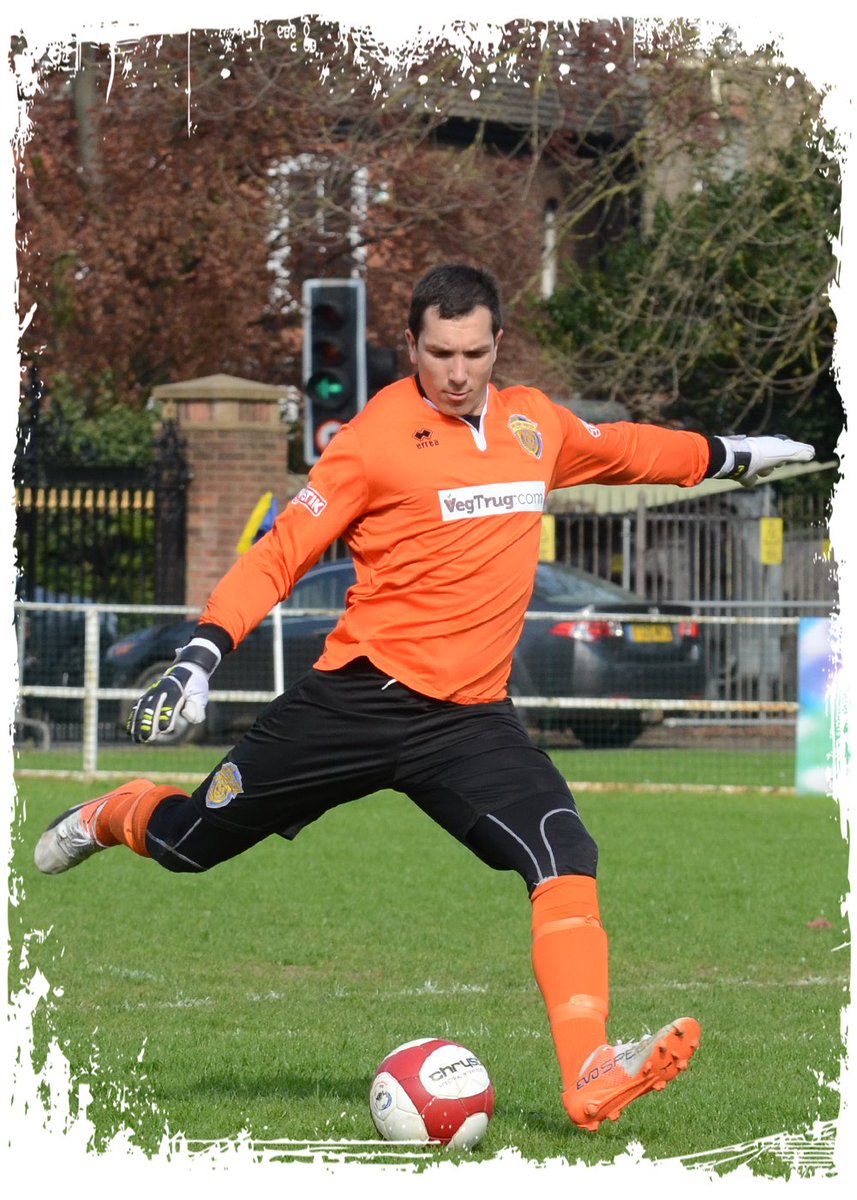 SpaldingUnited's tweet photo. With due apologies to legendary #TulipsCat @duggan895, @MaplethorpeC &amp; others, we totally forgot to share some highlights from the @leektown match on 21/4/18: Doh!?! Congrats on the #250Apps #DuggyMeister!... https://t.co/j4Gey5dd9j