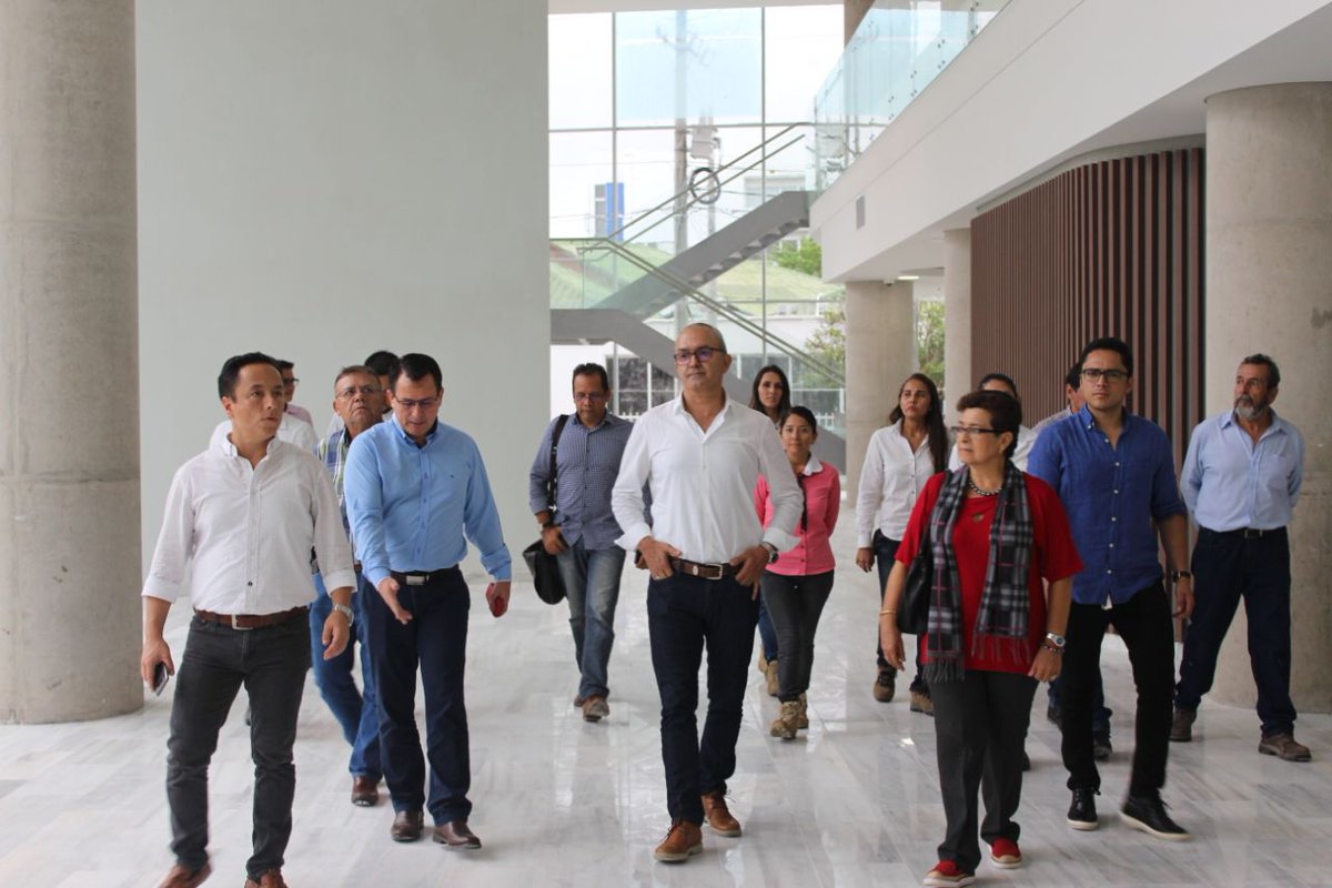 leo_puentes's tweet photo. Felicitaciones @CCCASANARE, su nueva sede está llamada a cambiar la historia empresarial de nuestra capital y se convierte en un hito arquitectónico de #Yopal. #ElPrimerPasoParaAvanzar hacia la consolidación de uno de nuestros principales objetivos: #YopalCiudadDeGrandesEventos. https://t.co/DvjkUuZV6Y