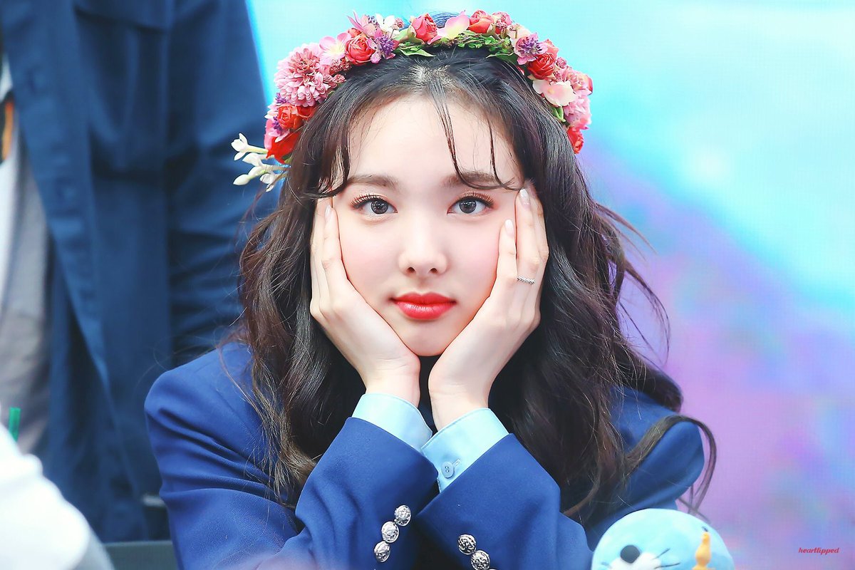 nayeonpics's tweet photo. 180429 https://t.co/clo7AZWo4a