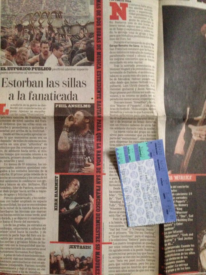 ivannieblas's tweet photo. HOY hace 19 años, estábamos en el Foro Sol viendo a MONSTER FUCKIN' MAGNET, PANTERA y METALLICA. Hasta entonces los empresarios entendieron (a la mala) que NO debes poner SILLAS en un concierto de METAL (eso rojo son las sillas volando) https://t.co/aX3aNta2fJ