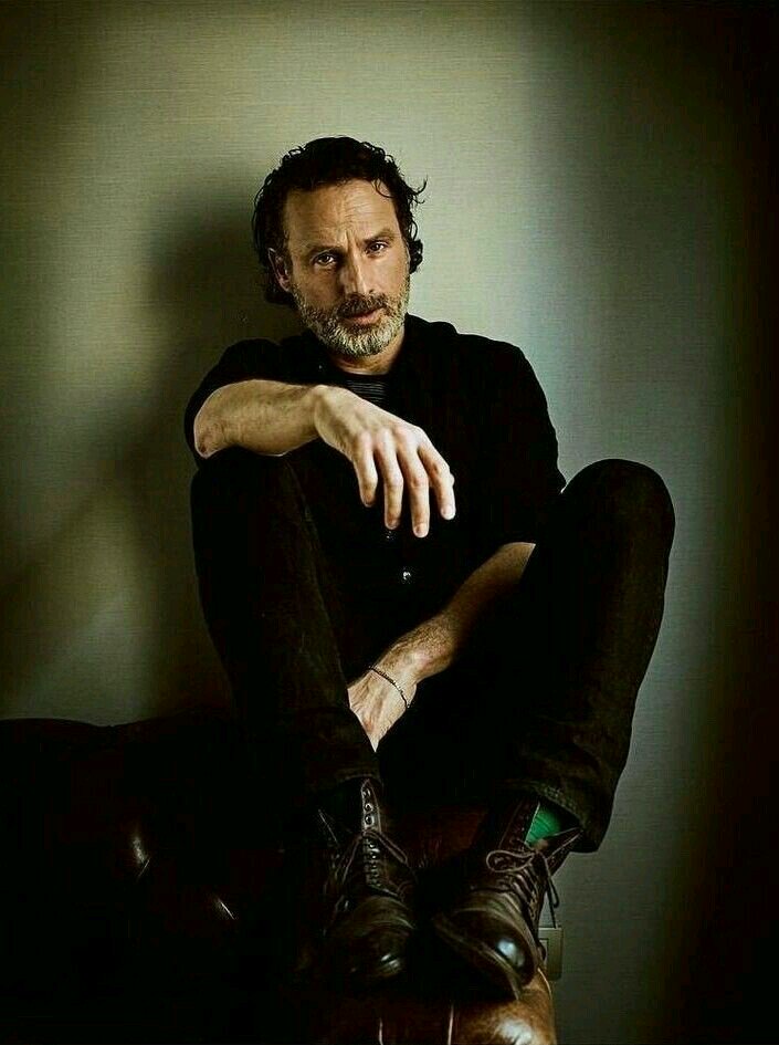 collette04's tweet photo. @FlashiKat @NormansCat #ManCrushMonday π€ #TWDMen https://t.co/5iIJQDb4sg