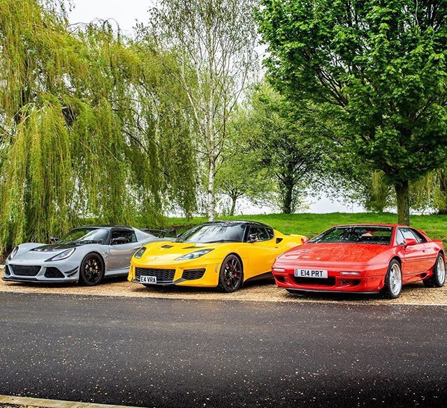 torqueandtalk's tweet photo. Those colours 😍#torqueandtalk #lotuscars #lotusesprit #lotusevora #lotusexige #amazingcars247 #carswithoutlimits #instacar #carsofinstagram 📷 @gc_automotive https://t.co/TjVVENyvjc https://t.co/X4rw1w0FCM