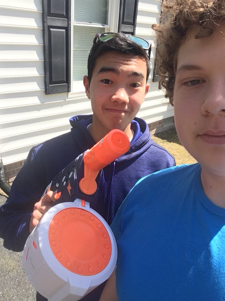 GHSSA2018's tweet photo. Matthew Lim starts round 2 off strong by assassinating Mitchell Novak #limsanity #integrity #atalossfortweetmaterial #sorry https://t.co/NJw02l7Y1B