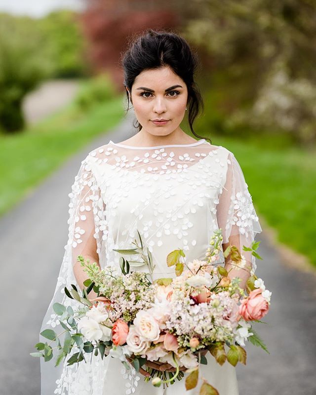 Oh me oh my. I can't get enough of the smoulder from @nadiaachha. @yaseminbilgicmakeup created the perfect glowy #springbride look for our shoot on Saturday. I can't stop looking at the images. 🌿
Styling &amp; Direction - @whatpdidnext
Photos - @lydia.st… ift.tt/2HDAzDf