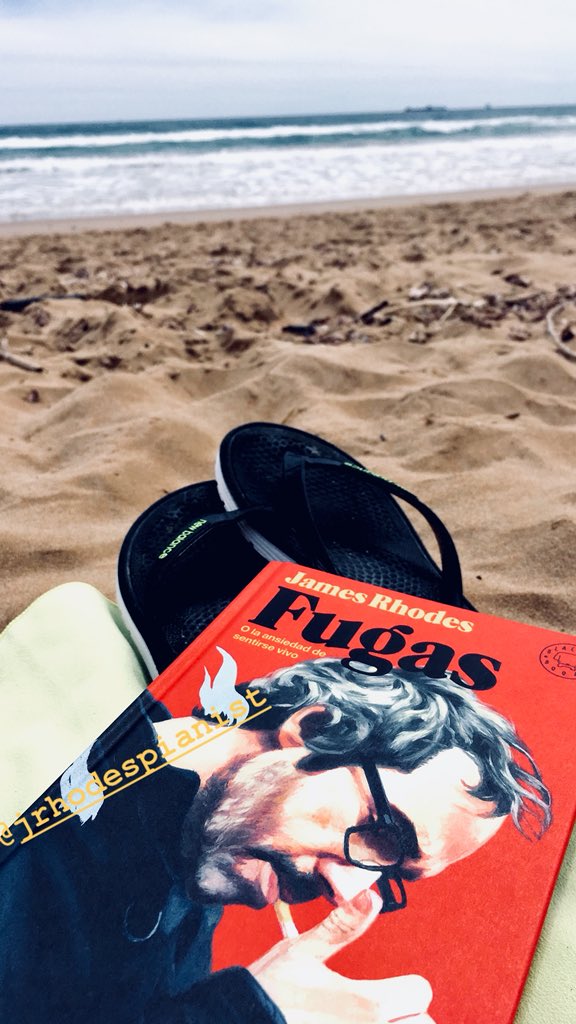 lapunxes's tweet photo. Best reading on the beach  @JRhodesPianist @BlackieBooks #Fugas #GoldenCoast https://t.co/0dNltWrLsK