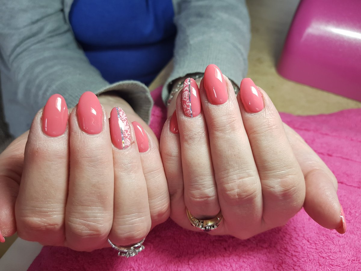 sterlingwork_rg's tweet photo. Cal gel overlays "catch me If you can" with lace detailing #calgel #nails #nailart #lovely #summercolour #norwich #norfolk #summerready #mobilenailtech https://t.co/UbvwRz8dst