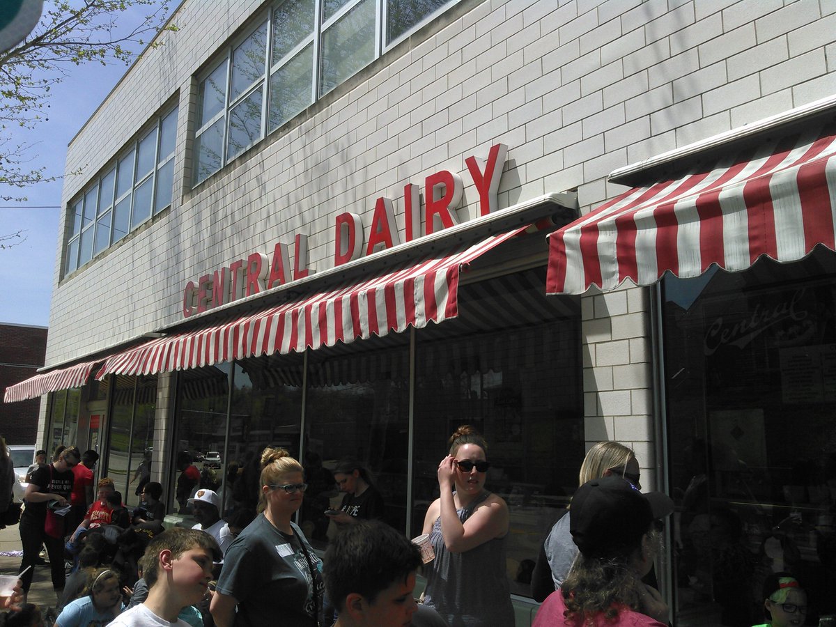 MrsMaryBH's tweet image. #pkvproud #fieldtrip #mocapitol #team4th #lovecentraldairy