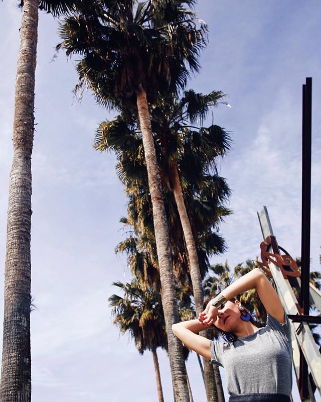 Juliacomil's tweet photo. Monday’s obsession: Palm trees!!
Earrings @rachelcomey via @ifchic!
📸 @stefaniemmariee
Look in @liketoknow.it https://t.co/3fgp8JovQz #liketkit #ifchic #rachelcomey #dstld .
.
.
.
.
.
#fashioneditor #fashioninspiration #parisian #parisianstyle #minimal… https://t.co/dpJWPhj4Q8 https://t.co/ELcfapX9cE