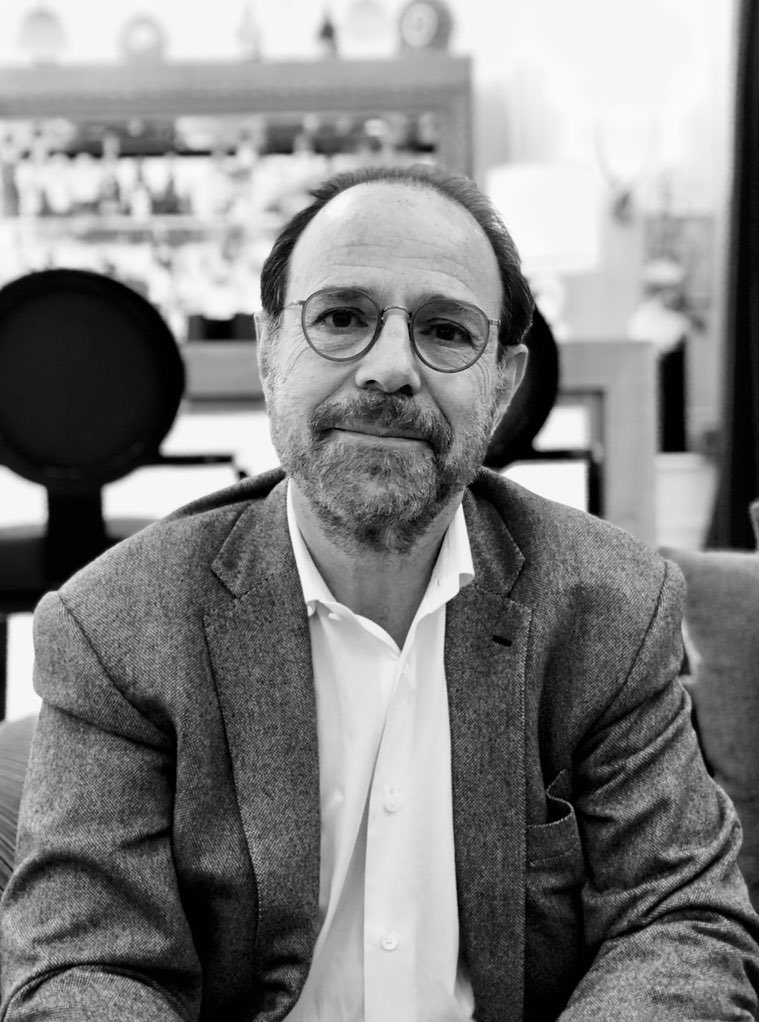 MalleauxLivres's tweet photo. Aujourd’hui, j’ai séché les cours. 
Mais je crois qu’on peut dire que c’était pour la bonne cause.
Marc Levy, bientôt entre les pages du @lpetitmardi. 
RDV en Mai !

Hello @GuillaumeBenech https://t.co/sDXllFdArz