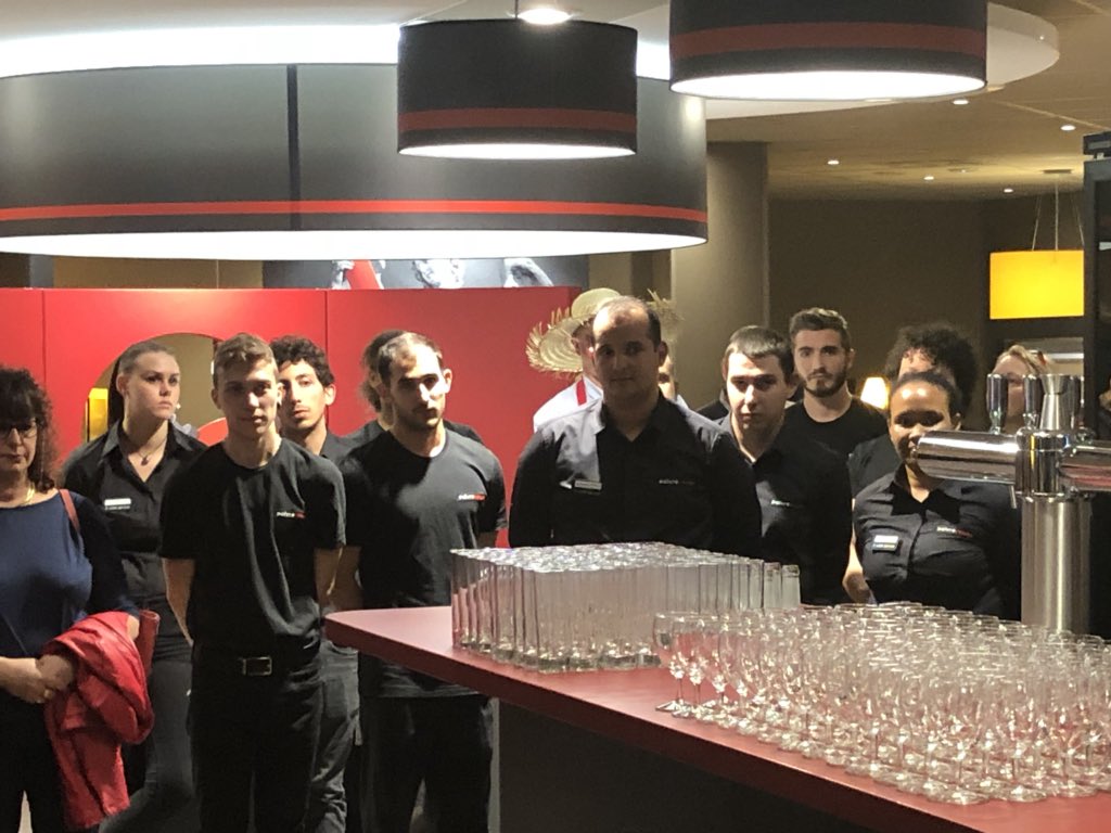 NicolasPoilleux's tweet photo. Inauguration du nouveau #restaurant « #PoivreRouge » à Drumettaz. Bonne chance à Sarah et Antoine ! Une ambiance moderne et convivial !Ouverture officielle mercredi !! #AixlesBains #GrandLac https://t.co/g0qSh0CPob