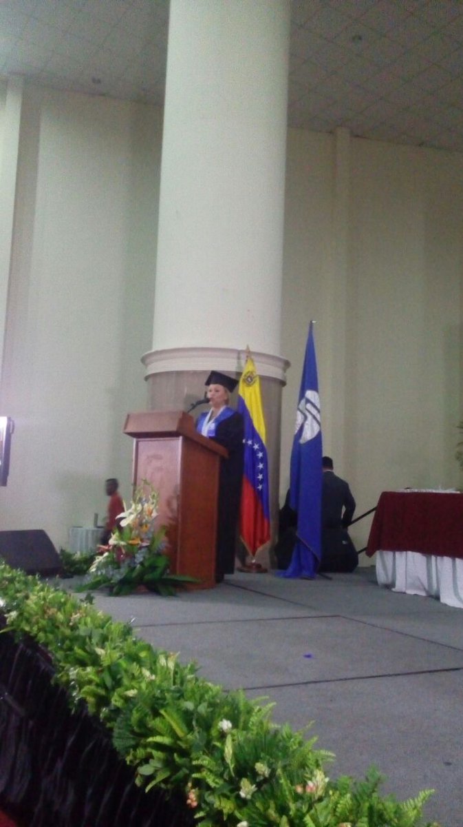 mineducacion_ve's tweet photo. #EnDesarrollo 🎓👏 | Acto de graduación de la 3ra avanzada premia a docentes de la primera cohorte de la Micro Misión Simón Rodríguez. ¡La educación es primero! @JauaMiranda @NicolasMaduro #VenezuelaProductivaYPróspera https://t.co/6WPWJlOxZe