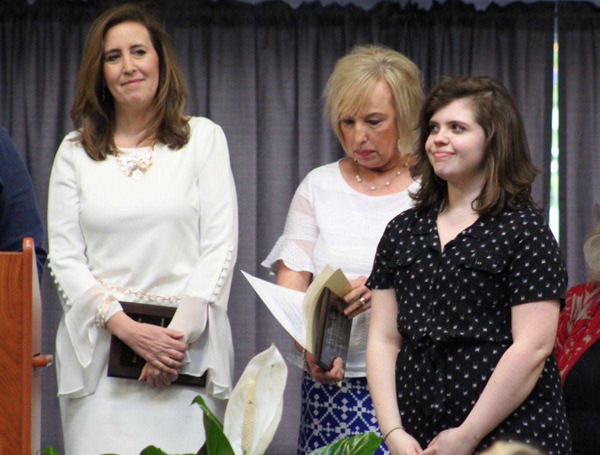 HardinCoSchools's tweet photo. Academy at @HCSEC3 students Mackenzie McCamish (from @gojohnhardin) and Hallee Sullenbarger (#CHHS) earned awards at the @EtownCTC Teacher Recognition Ceremony.  Hallee earned the Outstanding Teacher Education Award and Mackenzie earned the Exeellence in Writing Research Award. https://t.co/uWKETX2VkB