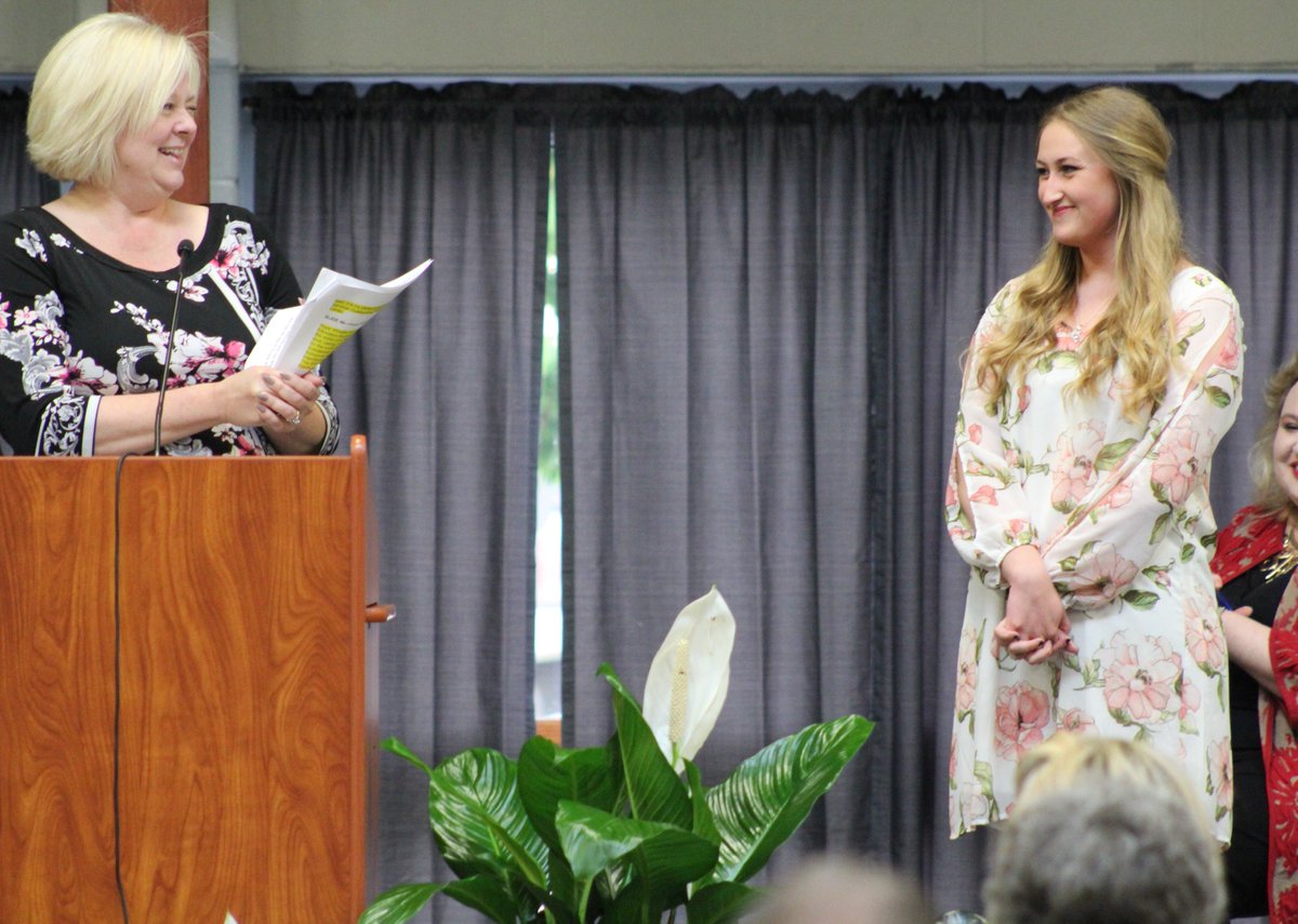 HardinCoSchools's tweet photo. Academy at @HCSEC3 students Mackenzie McCamish (from @gojohnhardin) and Hallee Sullenbarger (#CHHS) earned awards at the @EtownCTC Teacher Recognition Ceremony.  Hallee earned the Outstanding Teacher Education Award and Mackenzie earned the Exeellence in Writing Research Award. https://t.co/uWKETX2VkB