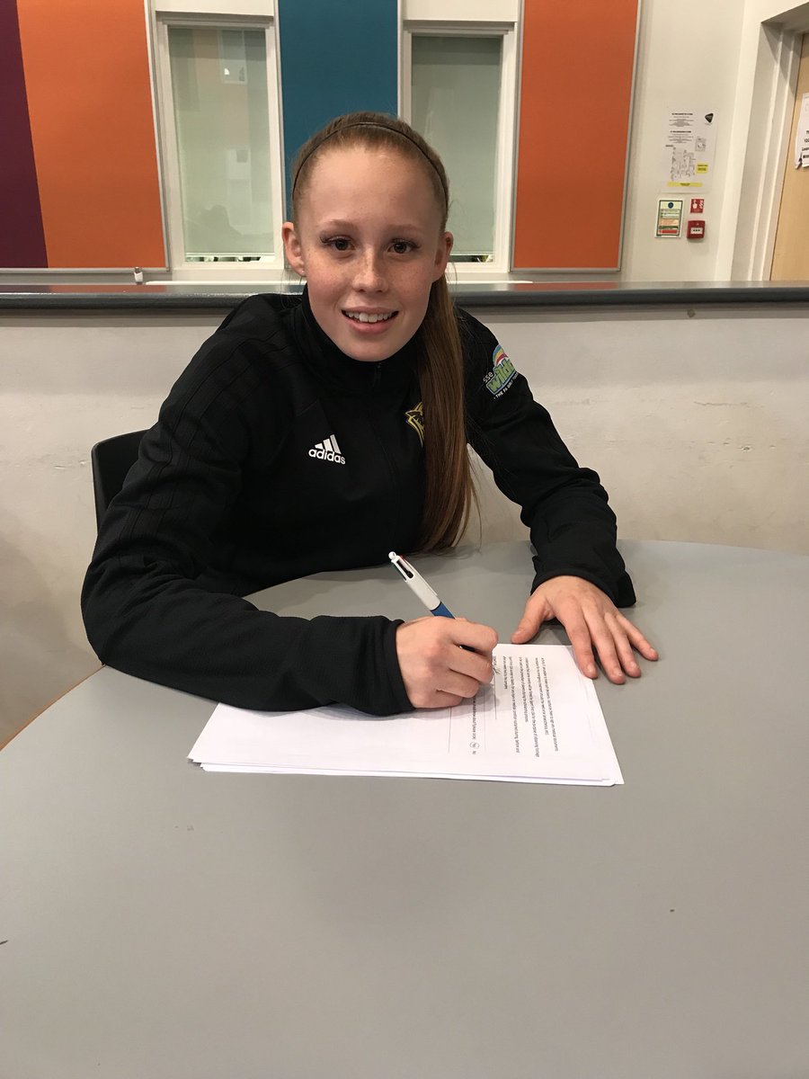 SportFirstUSA's tweet image. 📝 NEW SIGNING! 📝

Congratulations go to Chloe Wilkinson on signing up with Sport First USA for a soccer scholarship in the USA.

Chloe is a fantastic player who caught our eye whilst player for our partners @SeevicStorm