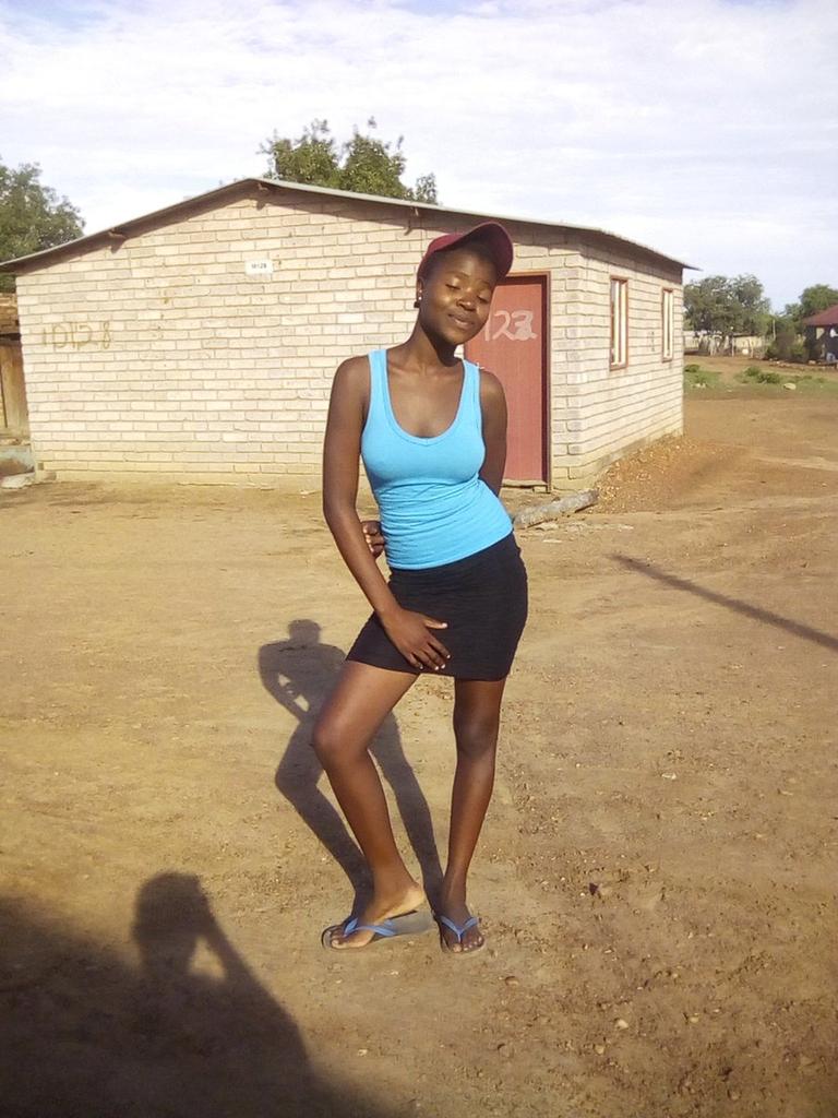 Roward17's tweet photo. Iya nwi noo gangisani kunene vavasati loko a ala inwi byela kuri Voetsek https://t.co/oUcDHSb3c6