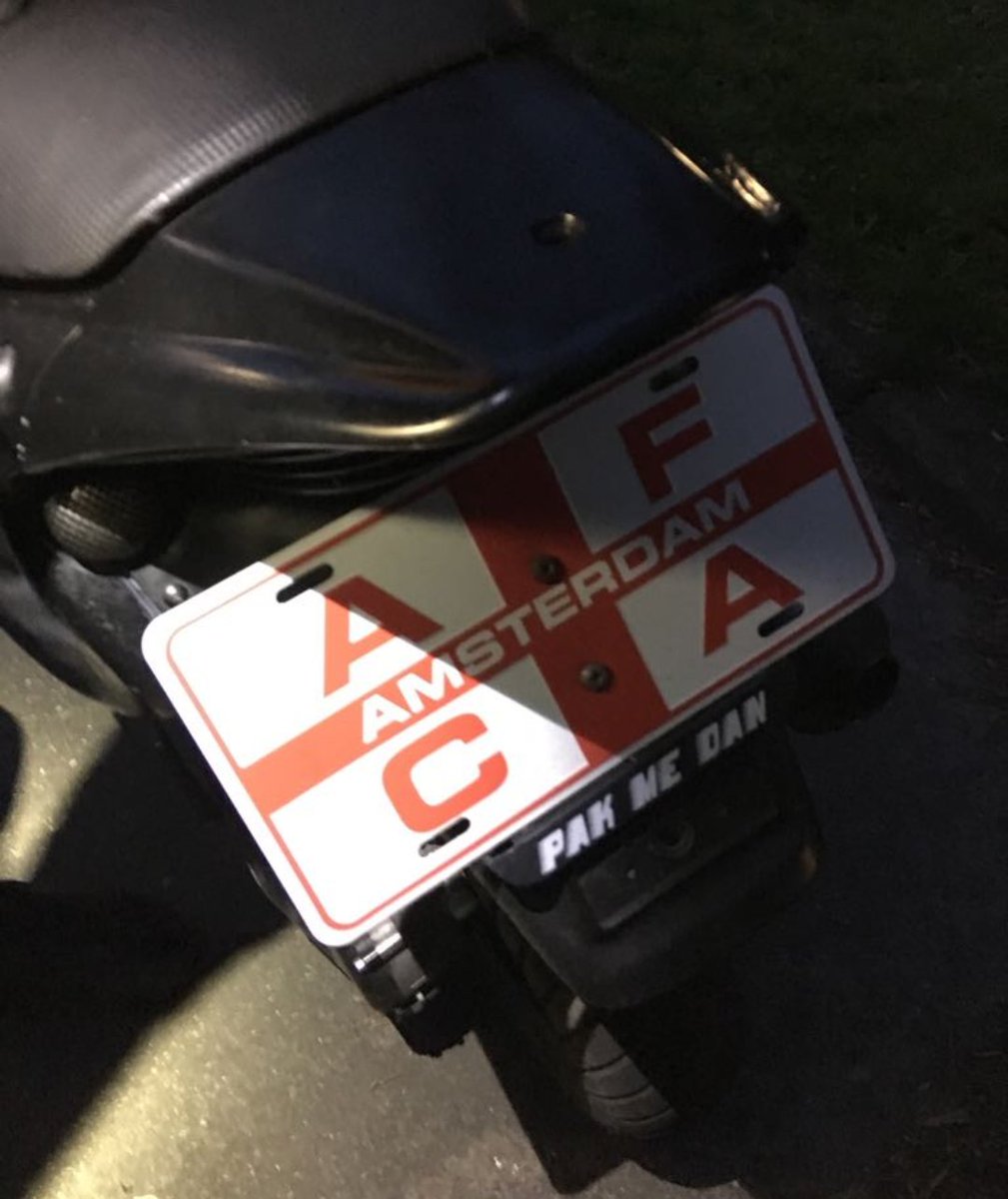 WA__C_Hoofddorp's tweet photo. Collega's kwamen deze scooter tegen met een bijzondere kentekenplaat..#PakMeDan. Collega's namen deze uitdaging aan en jongen werd uiteindelijk gepakt. #Minderjarig #GeenRijbewijs #GevaarlijkRijden #Badhoevedorp. https://t.co/YJYWt2TpZg https://t.co/5km3aaRnuV