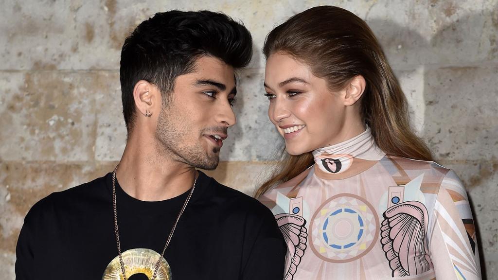 etnow's tweet photo. Gigi Hadid and Zayn Malik were spotted kissing in New York City following their recent split. https://t.co/LJ5hgeSmFE https://t.co/rndHCWw2SY