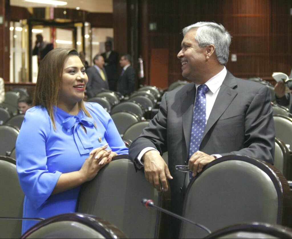 DIPSFED_DGO's tweet photo. Los Diputados @AlyGamboa @coquisespinoza y @OscarOGB en la Clausura del Segundo Período Ordinario de Sesiones Tercer Año de Ejercicio #LXIIILegislatura @DiputadosPRI @Mx_Diputados https://t.co/CfvKmbxm5o