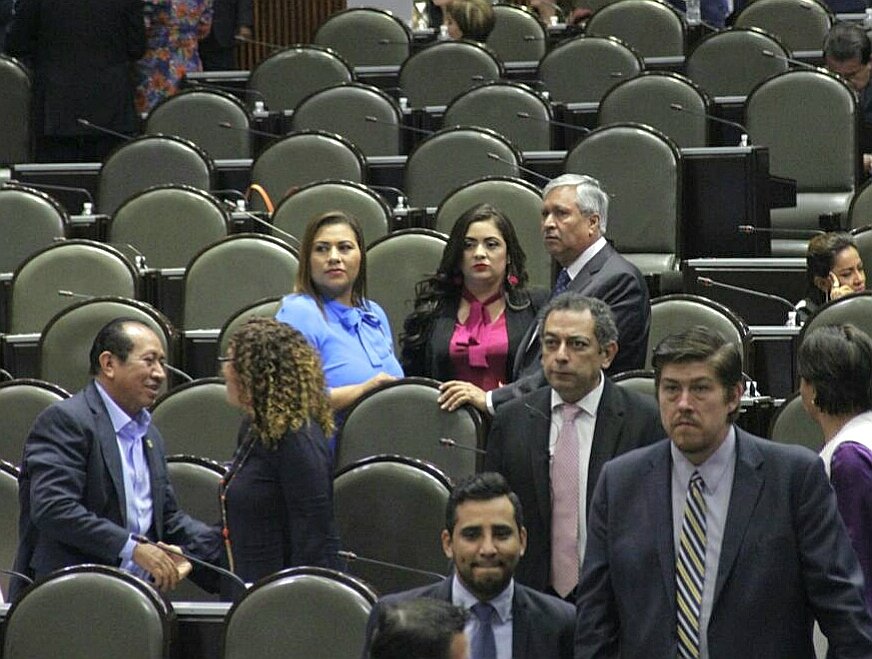 DIPSFED_DGO's tweet photo. Los Diputados @AlyGamboa @coquisespinoza y @OscarOGB en la Clausura del Segundo Período Ordinario de Sesiones Tercer Año de Ejercicio #LXIIILegislatura @DiputadosPRI @Mx_Diputados https://t.co/CfvKmbxm5o