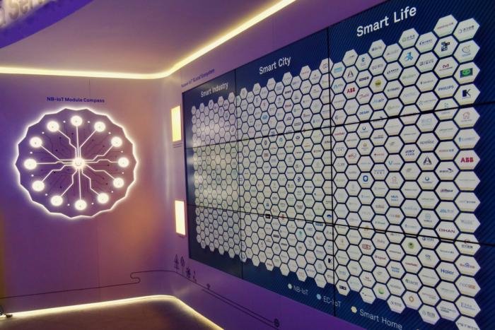 Jacquephonelady's tweet photo. #IOT is more than just an innovative new #tech. Organizations &amp; #SmartCities around the world are using #IOT to do everything from create #smart manhole covers to better mousetraps. https://t.co/nDMiFGZMiQ https://t.co/TpEBkFzXSX