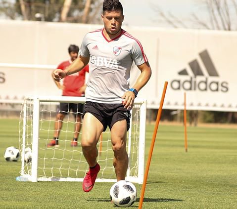CorazonRiverpl1's tweet photo. Jorge Moreyra sigue en recuperación y esta siendo seguido por clubes europeos. El lateral izquierdo esta en vista del #Bologna de Italia. El jugador millonario tendrá futuro italiano?
@CARPoficial
#River #VamosMillos #VamosRiver #DaleRiver #CARP #riverplate #corazonRP https://t.co/bcsVyMfr0N