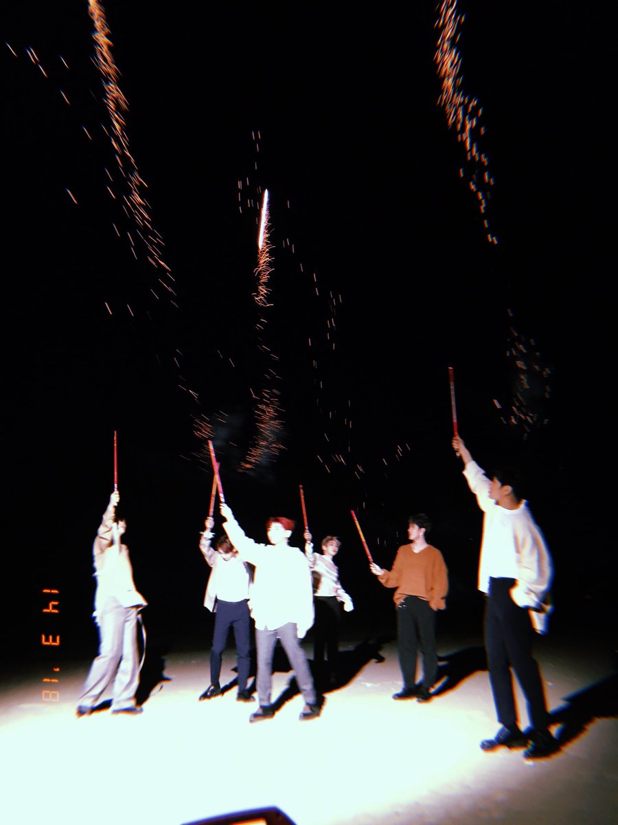 JBJFanpageES's tweet photo. 『 30•04•2018 』         

◦ Twitter ➳ @JBJtw787 ◦         

[#KimDongHan😬] Hasta ahora ha sido Kim DongHan de JBJ        

 ↳Traducción al inglés por @17MounteenCarat         

#JBJ #Donghan #동한 #김동한 https://t.co/QWy9kkyX4D